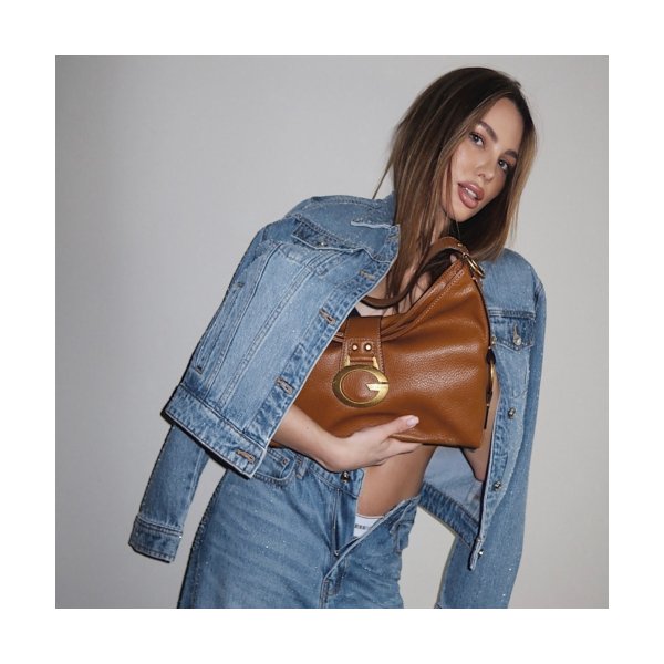 GUESS WOMAN 82 % OFF 